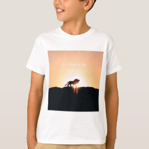 Leeuw op zonsondergang Leven op EDGE T-shirt
