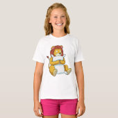 Leeuw slaapt met kussen t-shirt (Voorkant volledig)