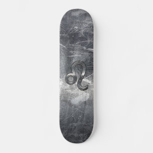 Leeuw Sterrenbeeld in Grunge Vervallen Decor Skateboard