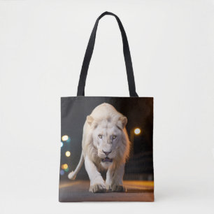 Leeuw Wildlife Dier Op Straat Buiten Tote Bag