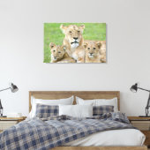 Leeuwen en twee Cubs, Oost-Afrika, Tanzania, Canvas Afdruk (Insitu (Slaapkamer))