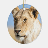 Leeuwen tegen blauwe hemel keramisch ornament (Links)