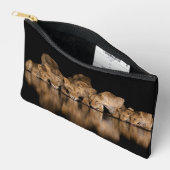 Leeuwenprooi drinkt 's nachts bij het watergat etui (Open)