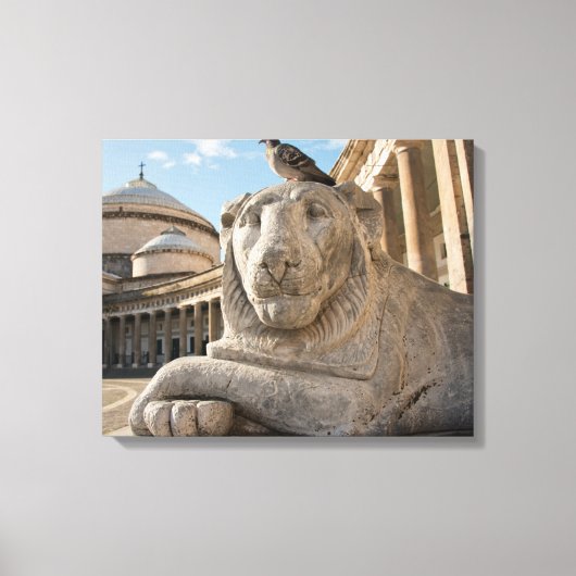 Leeuwenstandbeeld voor historische kerk canvas afdruk (Voorkant)