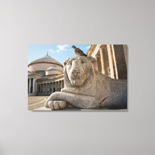 Leeuwenstandbeeld voor historische kerk canvas afdruk