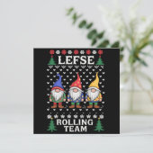 Lefse Rollend Team Kerst Bakken Gnome Kerstmis  Feestdagenkaart (Staand voorkant)