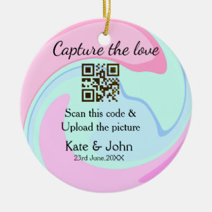 Leg de liefde vast en voeg een QR-scan toe met mar Keramisch Ornament