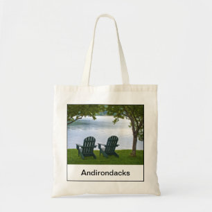 Lege Adirondack Chairs tegenover een meer in NY, V Tote Bag