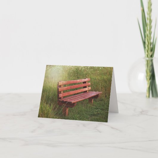 Lege bank in wilde bloemen Noteer Kaart (Voorkant)