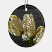 Lege Lily Seed Pods Coördinerende items Keramisch Ornament (Links)