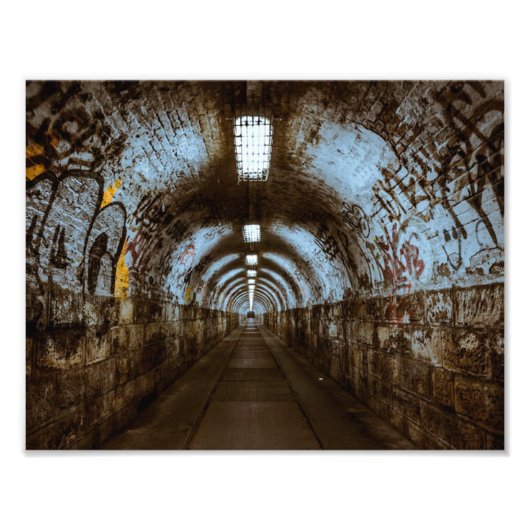 Lege Spoorwegtunnel met graffiti Foto Afdruk (Voorkant)