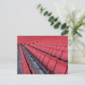 Lege zetels in stadion briefkaart (Staand voorkant)