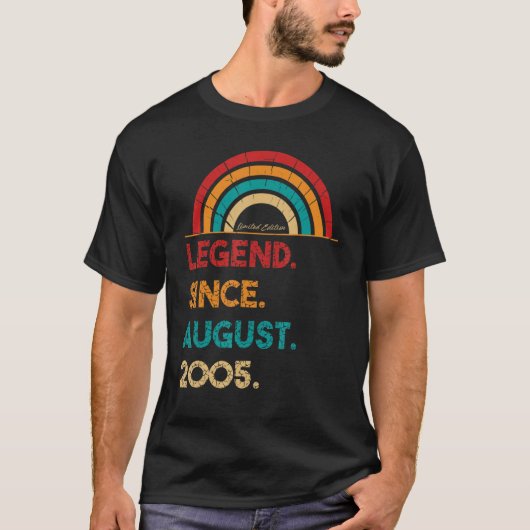 Legende sinds augustus 2005 17e verjaardag geboren t-shirt (Voorkant)