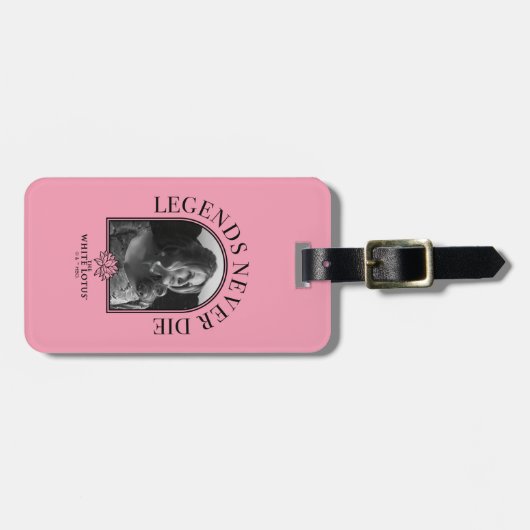 Legends Never Die - De Witte Lotus Bagagelabel (Voorkant horizontaal)