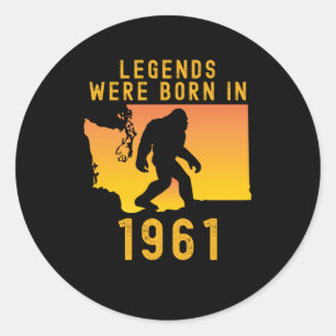 Legends werd geboren in 1961 in Retro Bigfoot Ronde Sticker
