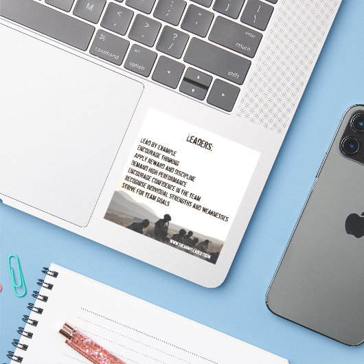 Leger Leiderschap Code Sticker (Laptop met iPhone)