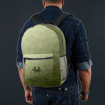 Legergroen licht geometrisch maaspatroon Monogram Bedrukte Rugzak<br><div class="desc">Legergroene geometrische mesh patroon Monogram gedrukte rugzak. Cool mode accessoire tas voor iedereen. Legergroen Driehoek geometrisch gaas met licht tot donker ombre gradiënt ontwerp. Creëer Een unieke en gepersonaliseerde rugzak met een custom touch! Modern monogram met je initiaal en jouw naam voor die extra persoonlijke flair.</div>