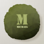 Legergroen olijf geometrisch maaspatroon Monogram Rond Kussen<br><div class="desc">Monogram Personaliseer cadeau voor hem met uw aangepaste initiaal en naam. Legergroene olijfgradiënt geometrisch maaspatroon. Leger groene gradiënt geometrische mesh patroon driehoeken ombre. Legergroene donkere olijftint voor soldatenuitrusting,  camo. Het bootst natuurlijke militaire landschappen na,  taaiheid,  uithoudingsvermogen,  veerkracht. Aardse ondertonen verbinden met natuur,  aarding. Symboliseert militaire erfenis,  openluchtnut.</div>