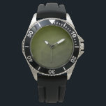 Legergroen olijfgradiënt geometrisch maaspatroon horloge<br><div class="desc">Leger groene gradiënt geometrische mesh patroon driehoeken ombre. Legergroene donkere olijftint voor soldatenuitrusting, camo. Het bootst natuurlijke militaire landschappen na, taaiheid, uithoudingsvermogen, veerkracht. Aardse ondertonen verbinden met natuur, aarding. Symboliseert militaire erfenis, openluchtnut.</div>