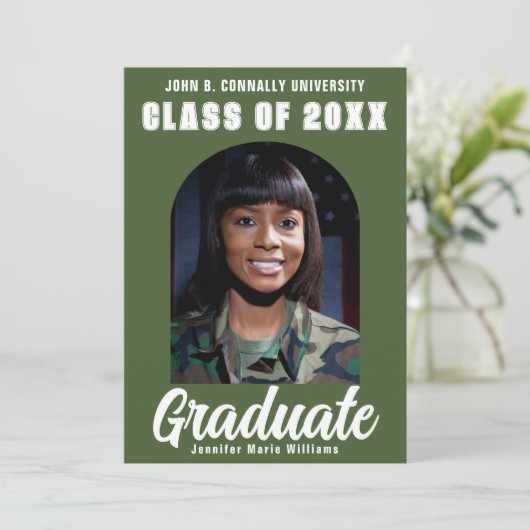 Legergroene afstudeerfoto Moderne boog Afstuderen Aankondiging (Staand voorkant)