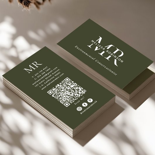 Legergroene monogram, QR-code en sociale media een Visitekaartje