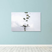 Legersoldaten springen uit een C-17 Globemaster II Canvas Afdruk (Insitu (Houten vloer))