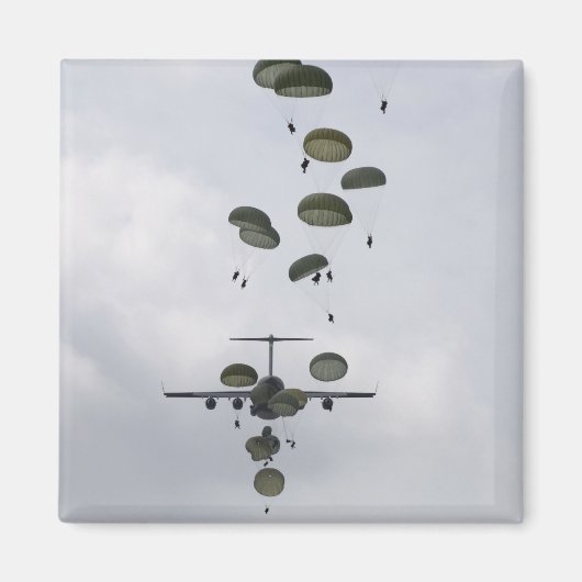 Legersoldaten springen uit een C-17 Globemaster II Magneet (Voorkant)