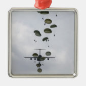 Legersoldaten springen uit een C-17 Globemaster II Metalen Ornament (Voorkant)