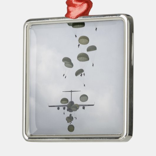 Legersoldaten springen uit een C-17 Globemaster II Metalen Ornament (Links)