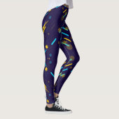 Leggings hebben een donkerpaarse achtergrond  (Rechts)