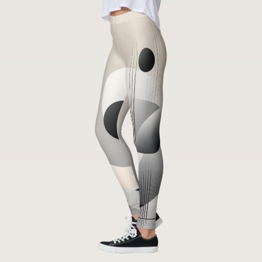 Leggings met een modern design dat eenvoud weerspi (Links)
