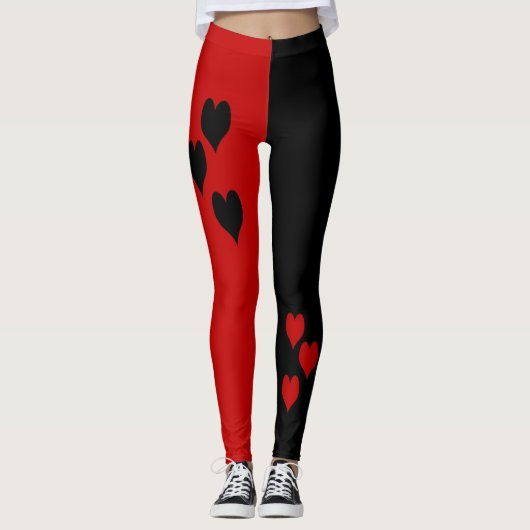Leggings met zwarte en rode harten (Voorkant)