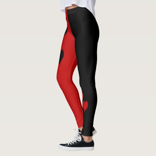Leggings met zwarte en rode harten (Links)