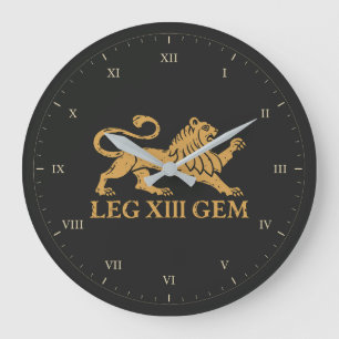 Legio XIII Gemina Oker Leeuw en Romeinse Cijfers Grote Klok