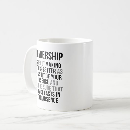 Leiderschap gaat over het beter maken van anderen koffiemok (Voorkant links)