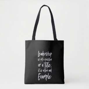 leiderschap is voorbeeld tote bag