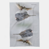 Leistkleurige donkergeoogste Junco op de perenboom Theedoek (Verticaal)