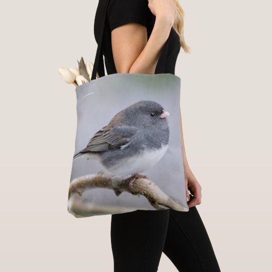 Leistkleurige donkergeoogste Junco op de perenboom Tote Bag (Dichtbij)