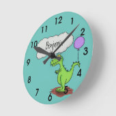 Lekkende groene, grappige drakendraak-cartoon ronde klok (Hoek)