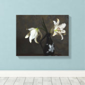 Lelies in een vaas gewikkeld canvas print (Insitu (Houten vloer))