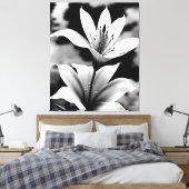 Lelies in zwart-wit Canvas Print (Insitu (Slaapkamer))