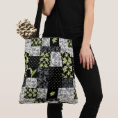 Lelies-of-the-Valley Faux Patchwork in zwart Tote Bag (Dichtbij)