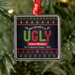 Lelijke trui kerst Nordic Knit Chalkboard Fun Metalen Ornament<br><div class="desc">"Heb jezelf een lelijke zweet kerst." Verfraai je boom in stijl met dit unieke, leuke, feestelijke zilveren ornament van topkwaliteit! Noordse messt fair isle-patroon van witte bomen, rendieren, ornamenten, samen met een speelse "sweater"-typografie in rood, groen en aqua blauw, bedekt een kartonachtergrond. Voel de warmte en de vreugde van het...</div>