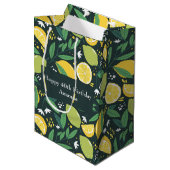 Lemon and Limes Fruit Pattern Happy Birthday Medium Cadeauzakje (Voorkant Gekanteld)