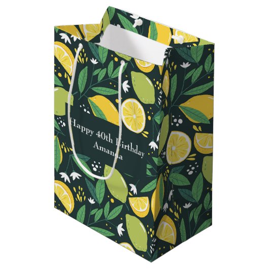 Lemon and Limes Fruit Pattern Happy Birthday Medium Cadeauzakje (Voorkant Gekanteld)