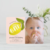 Lemon Baby Roze Foto 1st Birthday Uitnodiging (Staand voorkant)