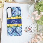 Lemon Blue Tile Backsplash Monogram Samsung Galaxy Hoesje<br><div class="desc">Stijlvolle Lemons en Mediterrane Blauwe Tegels Monogrammed Galaxy Hoesje. Unieke en trendy waterverf citroenen, groene bladeren op een blauwe tegelachtergrond met een sjabloon van het douanemonogram en elegante sjabloon van de naam van het kalligrafische manuscript. Deze groene, gele, blauwe en witte botanische melkweg s22-telefooncover zou een doordacht cadeau zijn voor...</div>