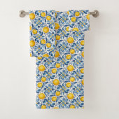 Lemon Botanical Blue and Yellow Summer Print Bad Handdoek (Insitu)