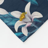 Lemon branches with blossoms and fruit on blue fleece deken (Hoek)