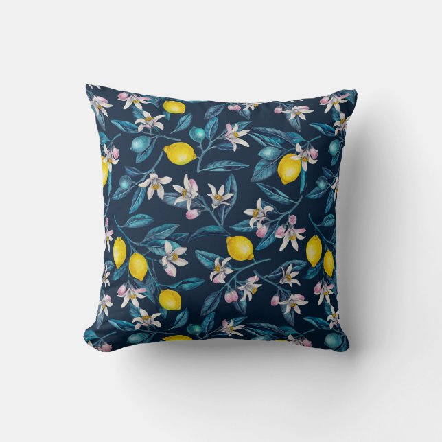 Lemon branches with blossoms and fruit on blue kussen (Voorkant)